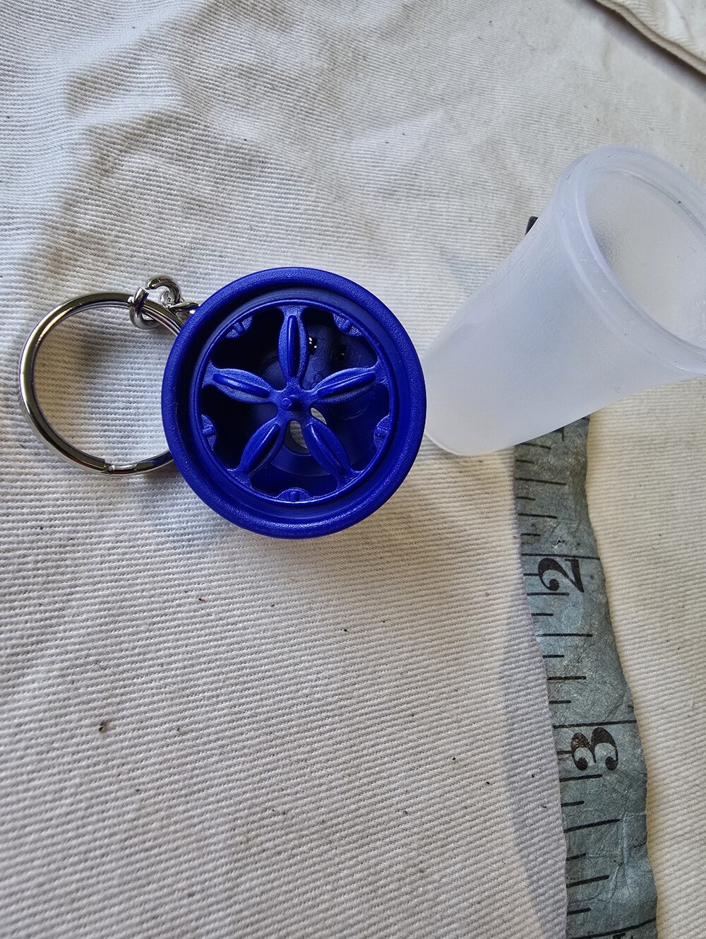 Tupperware Mini Shaker Keychain - Picture 5 of 5